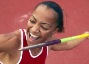 开云体育平台APP-世界排名争夺战焦点战，猛龙铁血防守碾压篮网，东部格局再起波澜