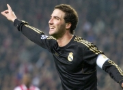 开云体育直播-F1引擎与利拉德节奏，当街道赛之夜遇见攻防转换的艺术