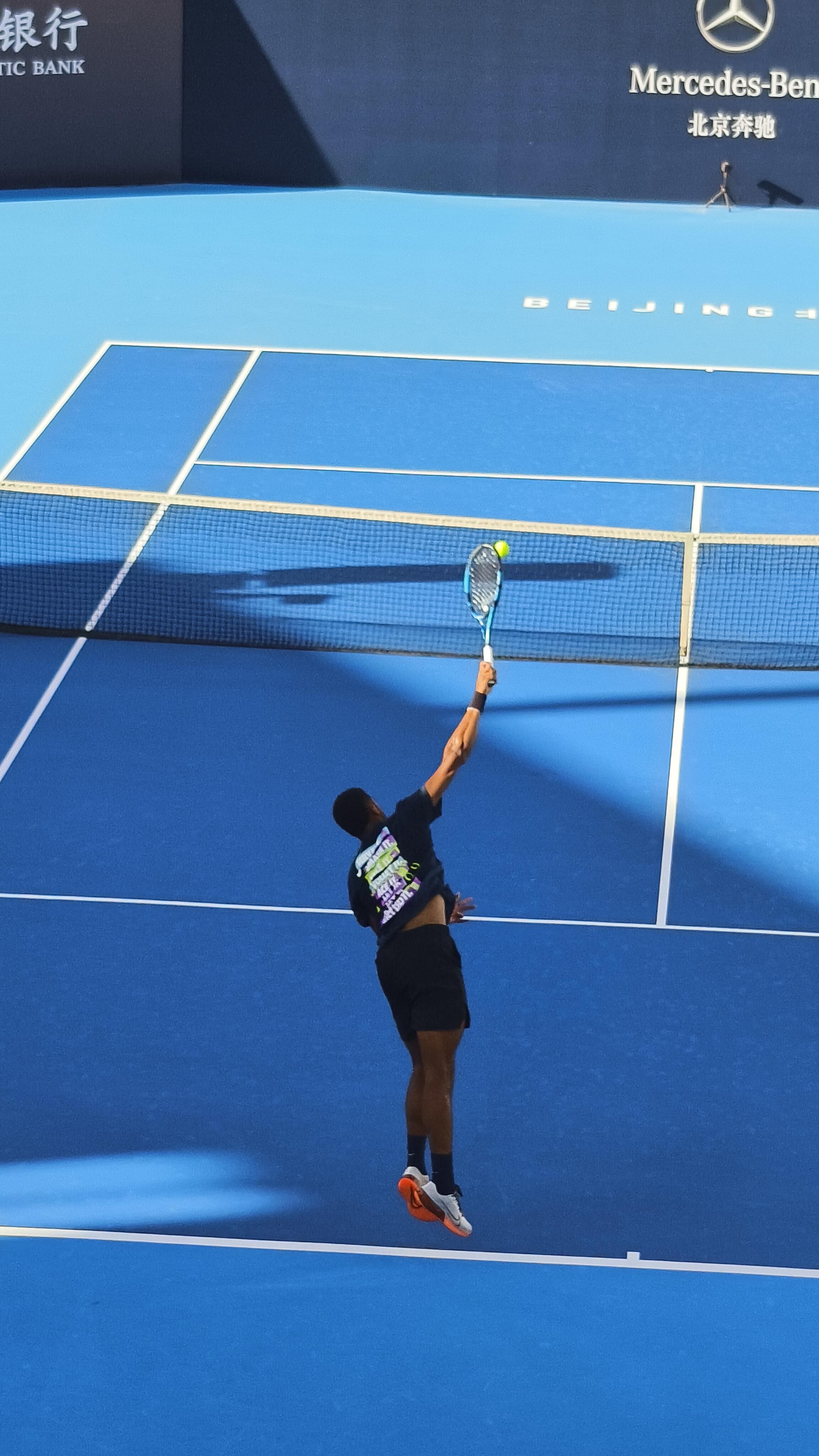 包含英国网球队逆转世界网球队，克耶高斯三分雨点燃全场的词条