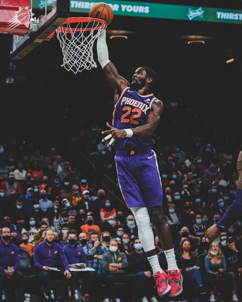 黄蜂强势魔术，艾顿送出助攻