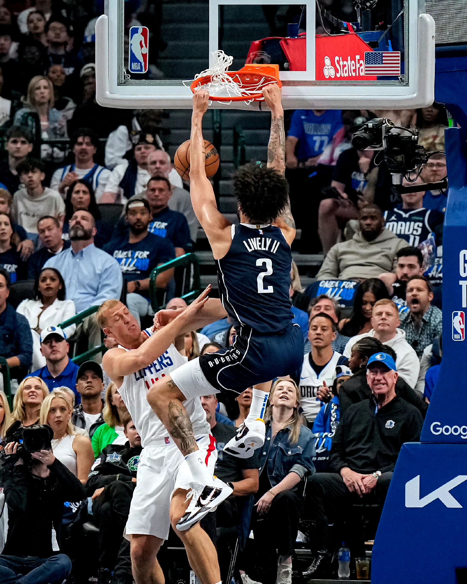 包含独行侠碾压国王，欧文统治全场的词条