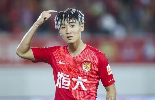 联赛实况披露：山东鲁能豪取六连胜登顶积分榜的简单介绍