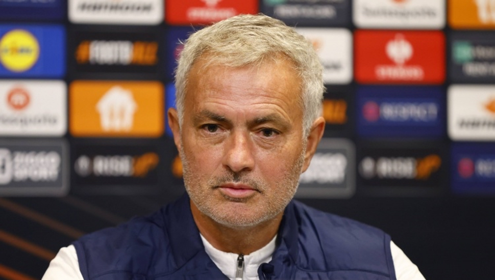 穆里尼奥战术猛烈，执教球队晋级成功