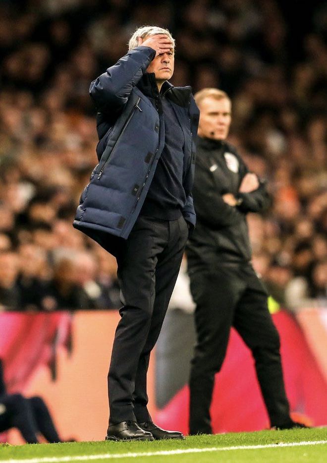 乌克兰队后卫成绝对防守核心,坚守球门 乌克兰队后卫成绝对防守核心,坚守球门