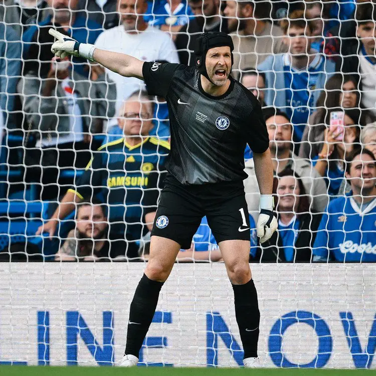 传奇球员重返绿茵场创造奇迹