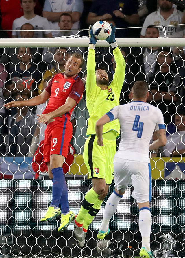 关于捷克队赢得关键胜利，挺进淘汰赛的信息