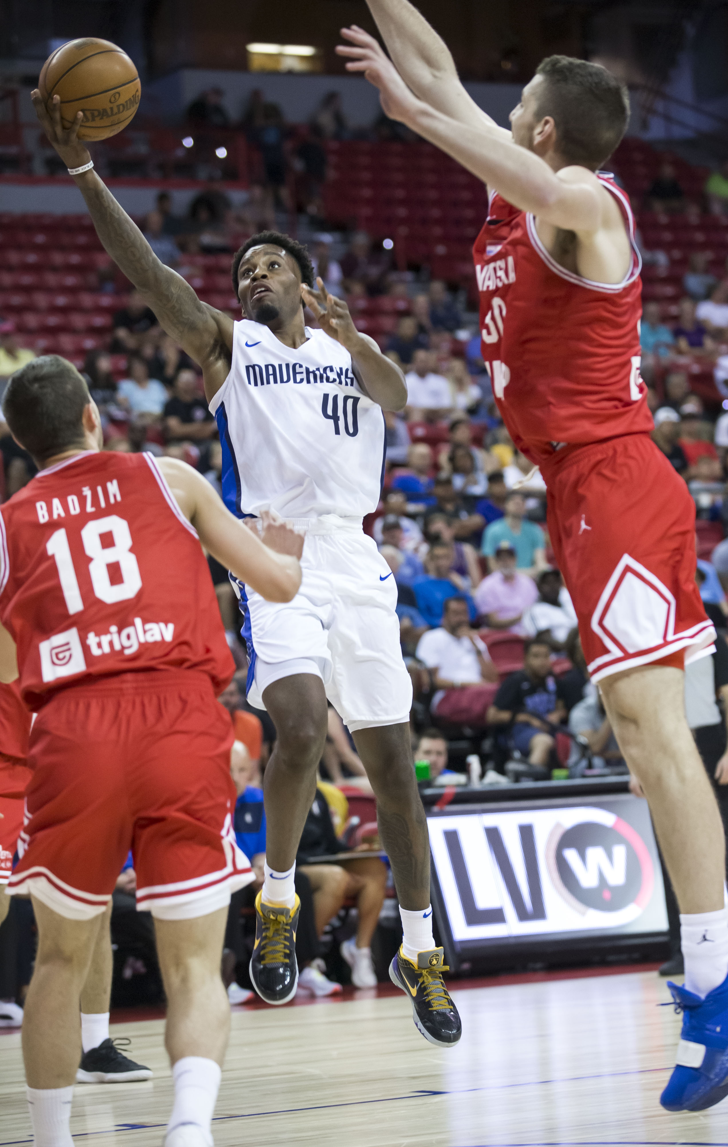 俄罗斯职业篮球联赛争夺胜负激烈