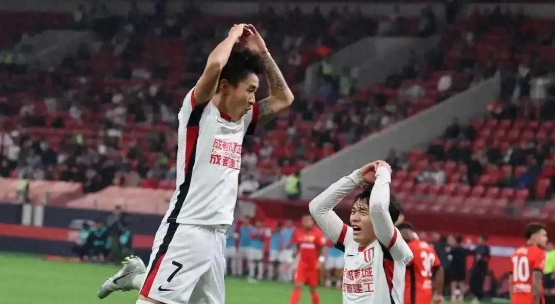 广州恒大战平浦项的比赛成为焦点