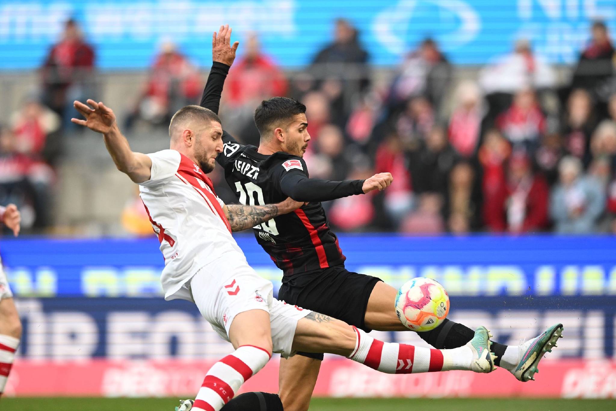 关于激烈对决令人惊艳，精彩瞬间不容错过的信息