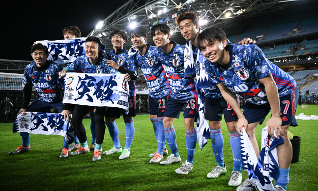 关于杜塞尔多夫球员共同努力为球队增添力量的信息