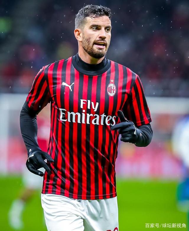 包含AC米兰豪取三分，势不可挡排名积分榜前列的词条