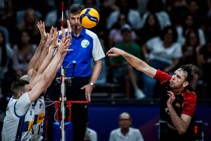 法国队完胜韩国队，辛杜统治全场