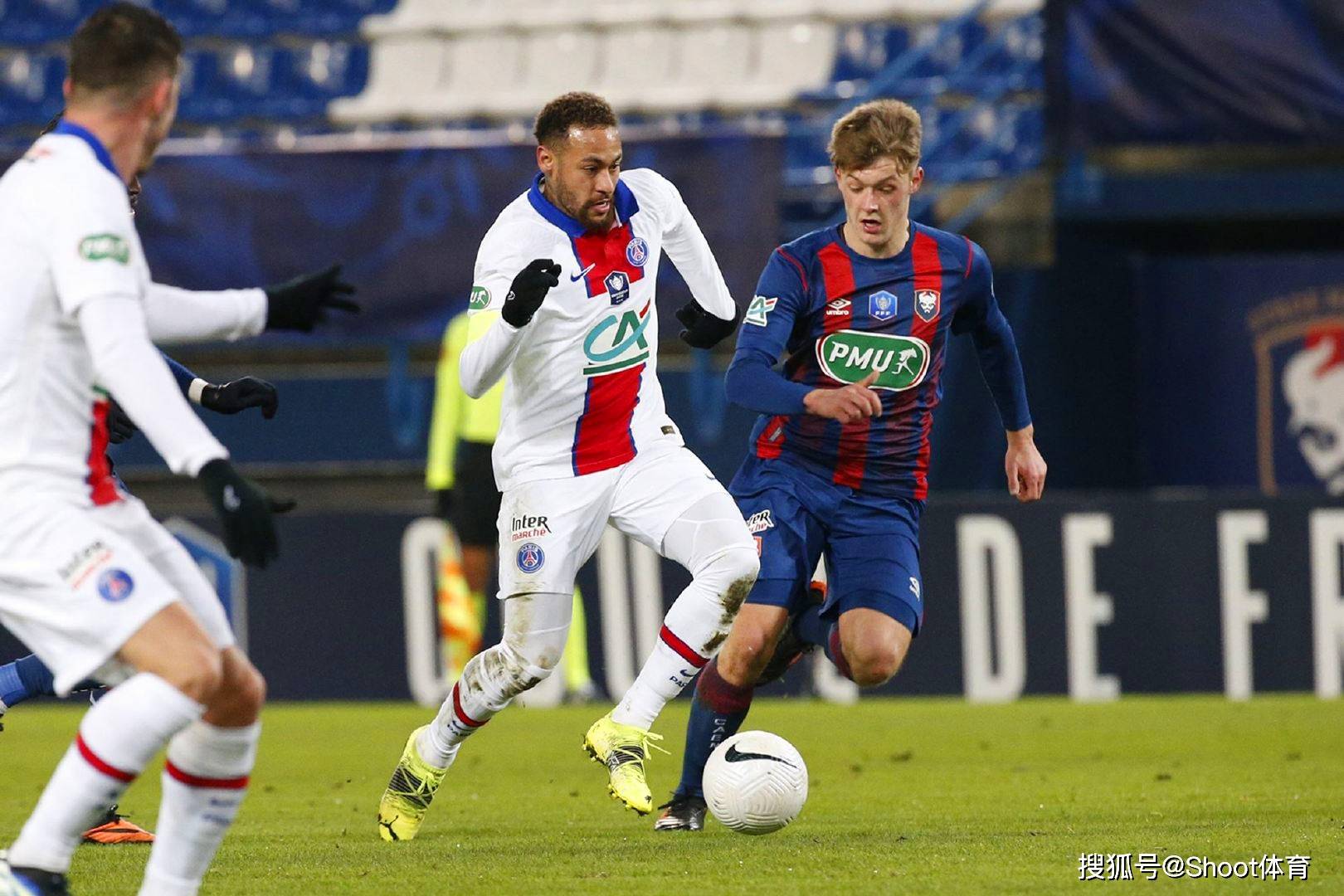 包含塞内加尔绝杀巴黎，库尔图瓦状态火热的词条