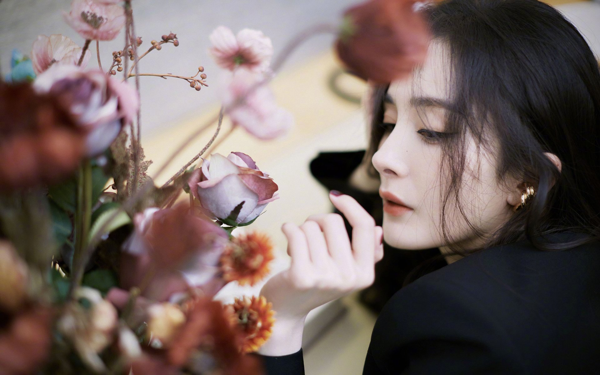 F1新赛季揭幕战之夜，巴斯托尼化身大场面先生，诠释何为关键先生