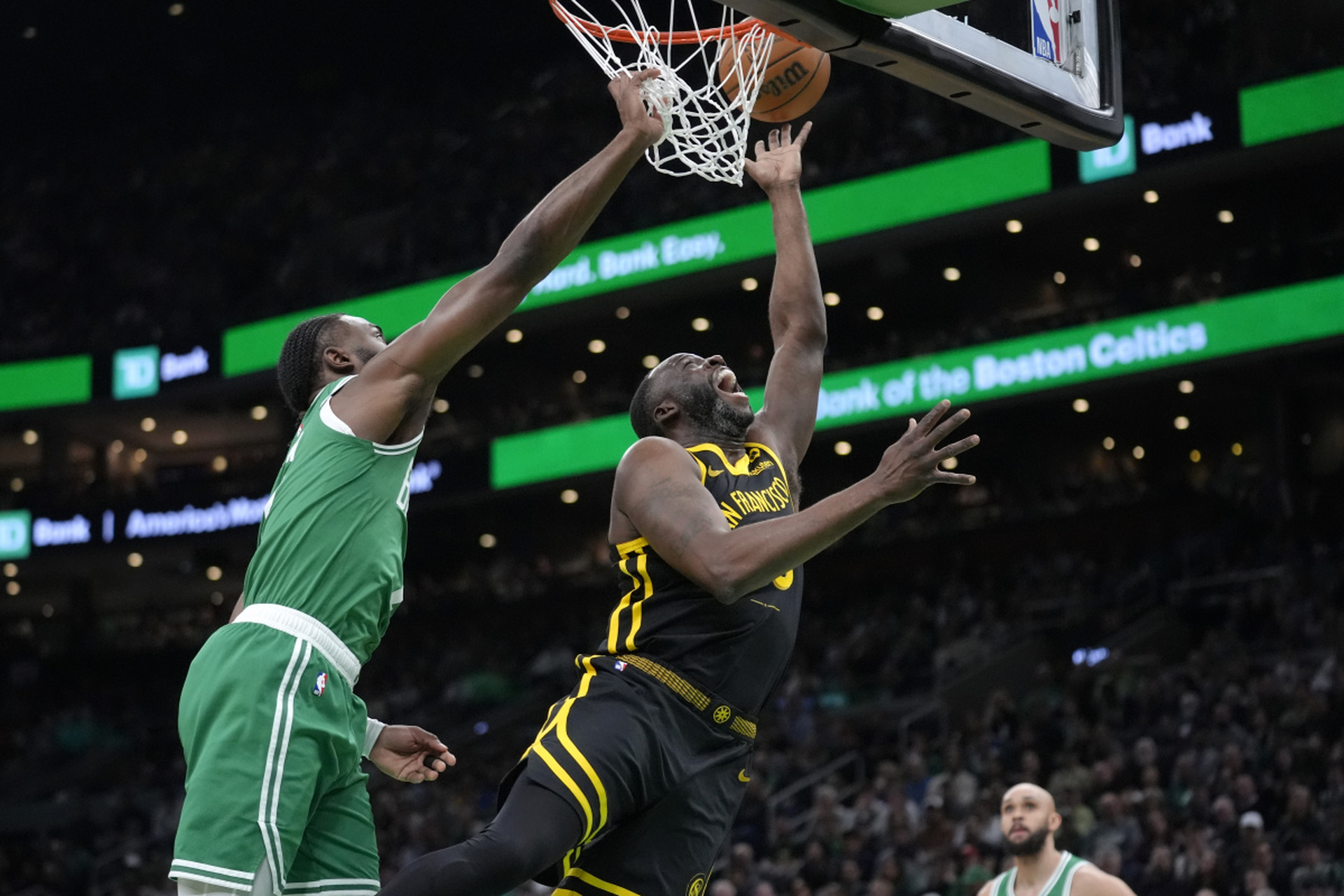 凯尔特人碾压勇士，西亚卡姆关键制胜的简单介绍