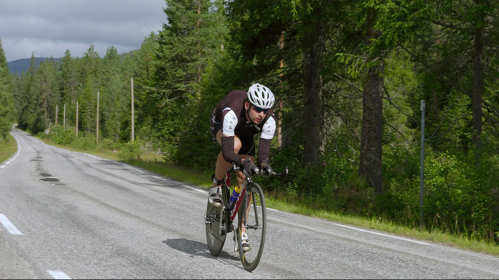街道狂飙与沙漠风暴，F1卡塔尔焦点战如何正面击溃英格兰式赛车霸权